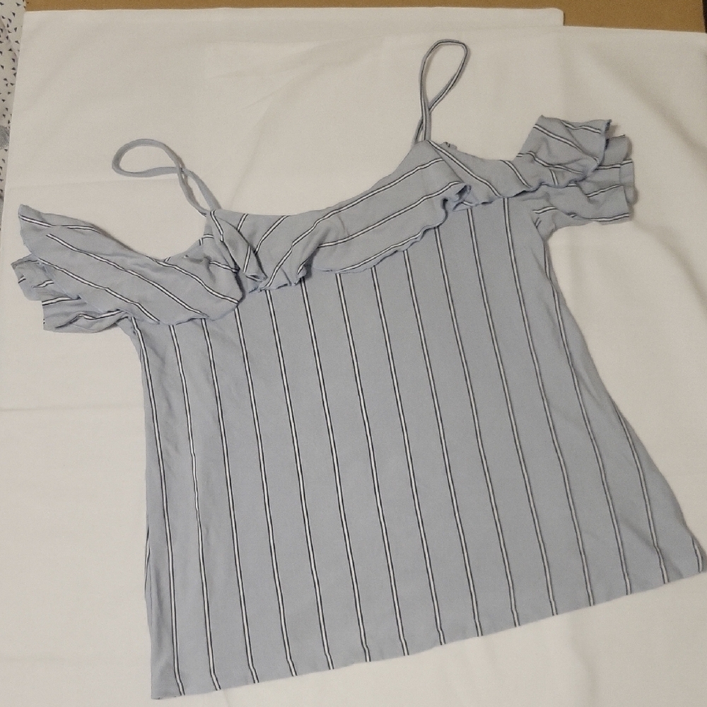 American Eagle Outfitters Gray Sleeveless Ruffled Blouse